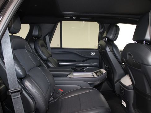 New 2027 Lincoln Navigator Reserve w/ Jet Appearance Package AWD/4WD image 34