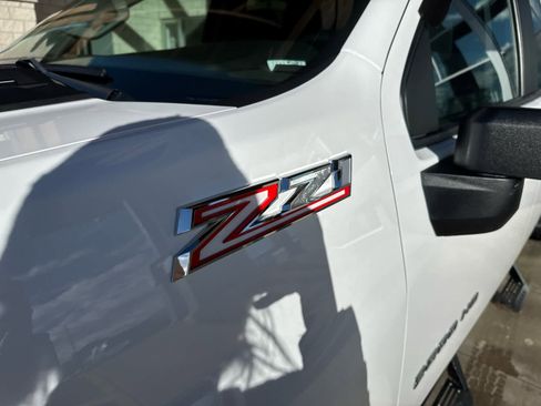 Used 2024 Chevrolet Silverado 2500 LT w/ Convenience Package image 9