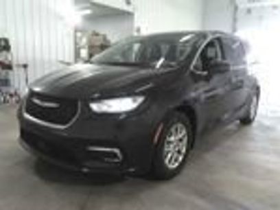 Used 2023 Chrysler Pacifica Touring-L