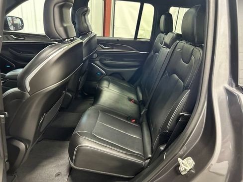 Used 2023 Jeep Grand Cherokee Overland w/ Luxury Tech Group IV AWD/4WD image 17