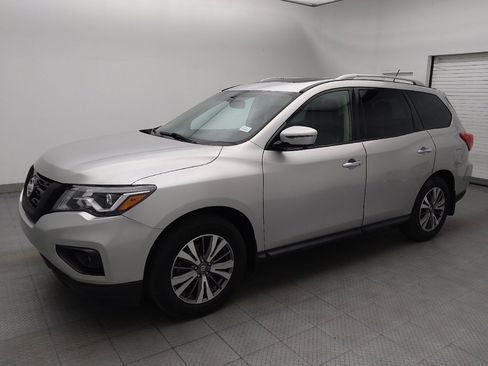 Used 2017 Nissan Pathfinder SL w/ SL Premium Package FWD image 2