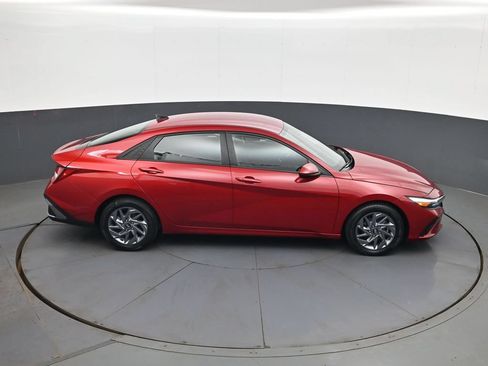 Certified 2024 Hyundai Elantra SEL FWD image 23