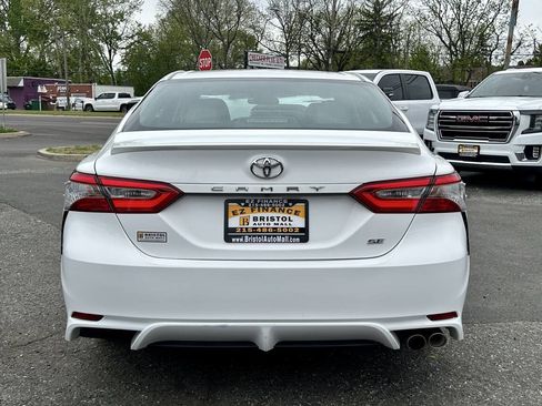 Used 2018 Toyota Camry SE FWD image 4