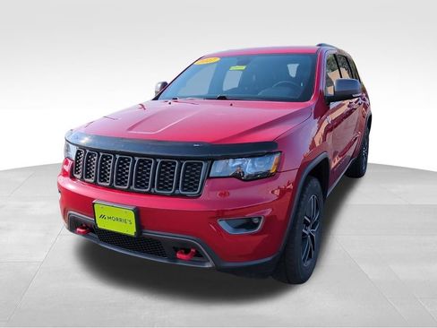 Used 2017 Jeep Grand Cherokee Trailhawk AWD/4WD image 2
