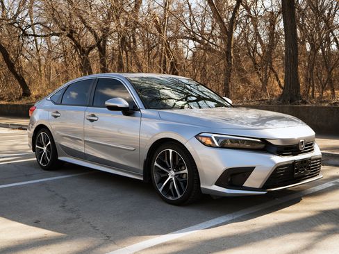 Used 2024 Honda Civic Touring image 2