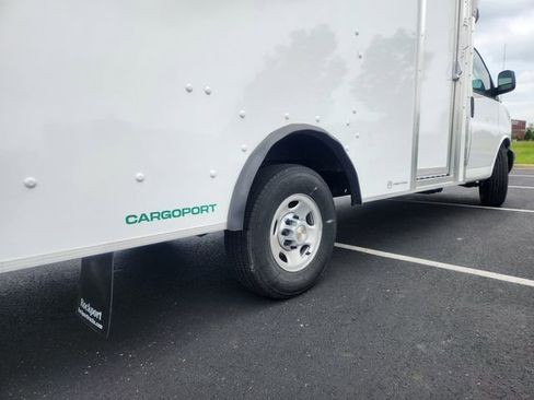 New 2024 Chevrolet Express 3500 w/ Power Convenience Package image 32