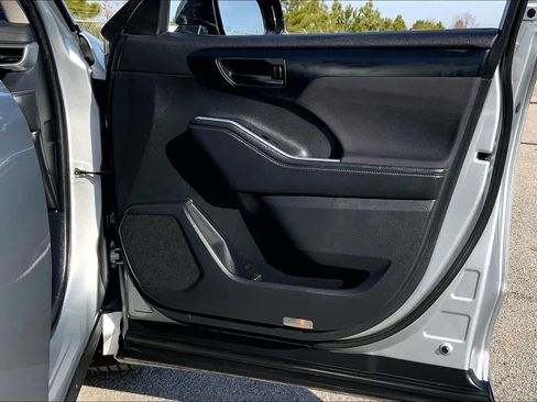 Certified 2024 Toyota Highlander LE image 22