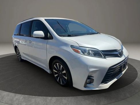 Used 2019 Toyota Sienna Limited Premium AWD/4WD image 3