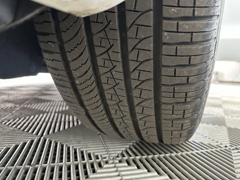 Used 2025 Chrysler Pacifica Limited image 13