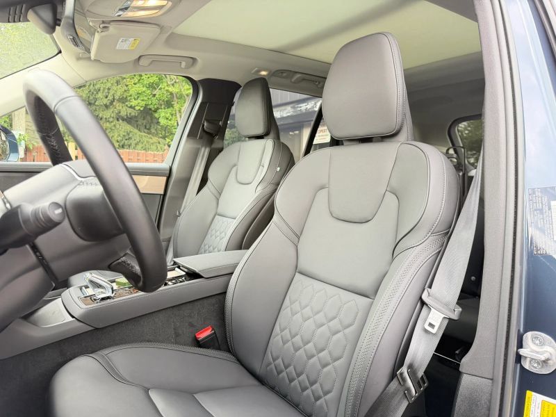 Used 2025 Volvo XC90 B6 Plus w/ Protection Package Premier AWD/4WD image 12