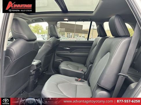 Used 2024 Toyota Grand Highlander AWD image 14