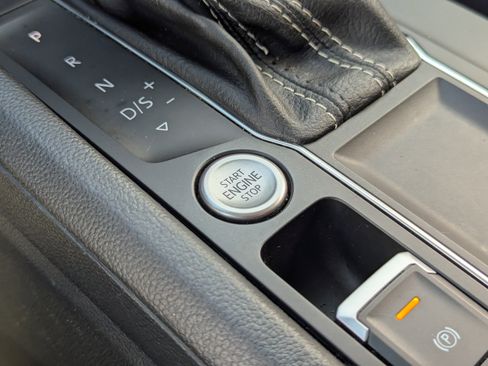 Used 2021 Volkswagen Atlas SE image 29