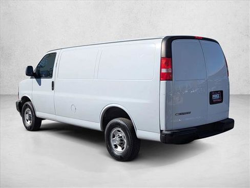 Used 2022 Chevrolet Express 3500 w/ Driver Convenience Package image 7