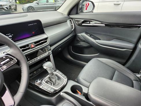 Used 2024 Kia Seltos EX AWD/4WD image 8
