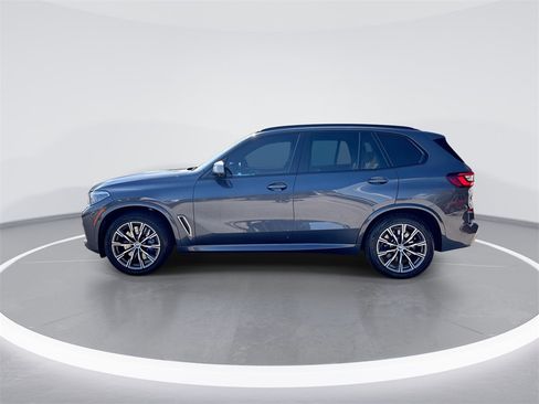 Used 2021 BMW X5 M50i w/ Executive Package image 4