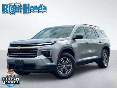 Used 2025 Chevrolet Traverse LT