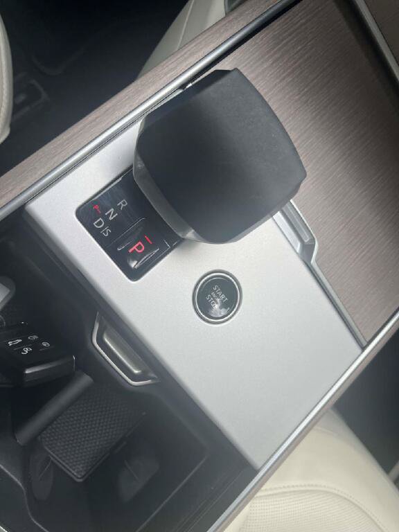 Used 2025 Land Rover Range Rover SE AWD/4WD image 27