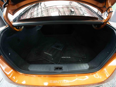 Used 2021 Nissan Sentra SR w/ SR Premium Package FWD image 27