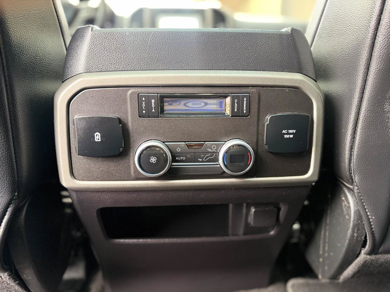 Used 2019 Ford Expedition XLT w/ Equipment Group 202A AWD/4WD image 24