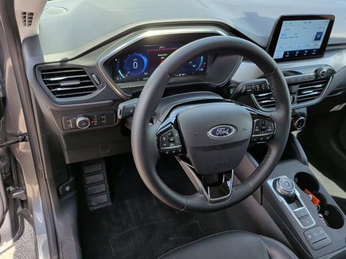Used 2022 Ford Escape Titanium FWD image 14