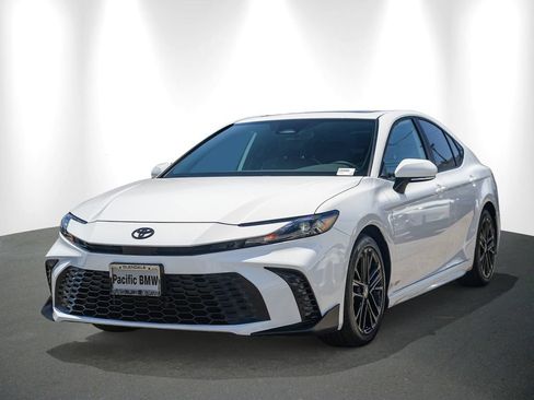 Used 2026 Toyota Camry SE w/ Multimedia Upgrade Package FWD image 3