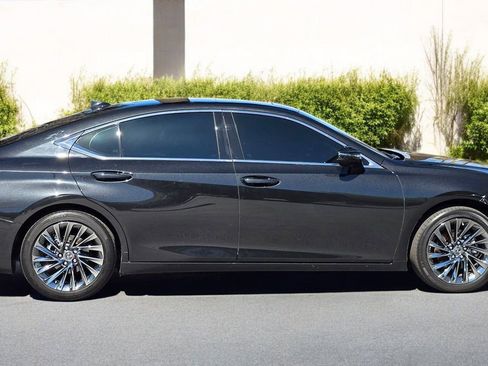 Used 2024 Lexus ES 300h Luxury w/ Accessory Package (Z2) image 10