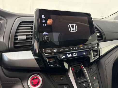 Used 2018 Honda Odyssey Touring image 6