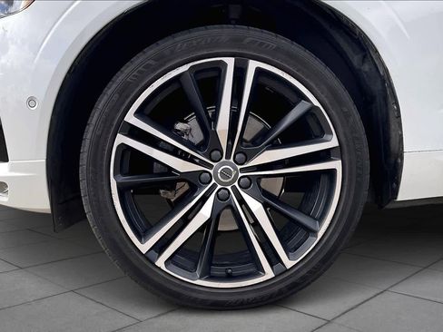 Used 2018 Volvo XC60 T5 R-Design w/ Convenience Package image 9