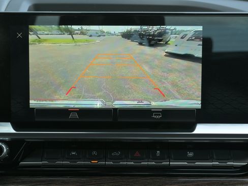 Used 2023 GMC Sierra 1500 SLE AWD/4WD image 18