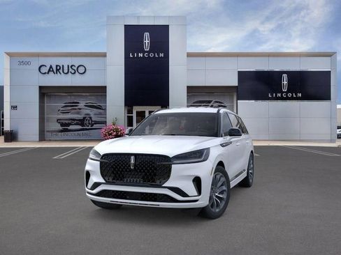 New 2026 Lincoln Aviator AWD w/ Jet Appearance Package image 2
