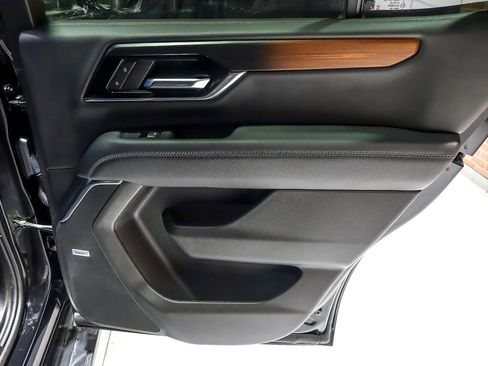 Used 2025 GMC Yukon Denali image 33