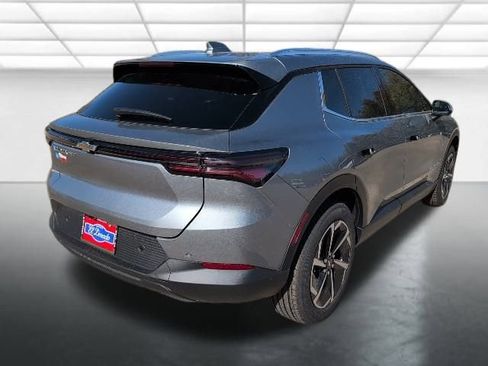 New 2026 Chevrolet Equinox EV LT image 32