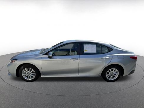 Used 2025 Toyota Camry LE image 9