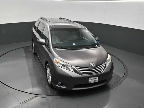 Used 2015 Toyota Sienna XLE image 16