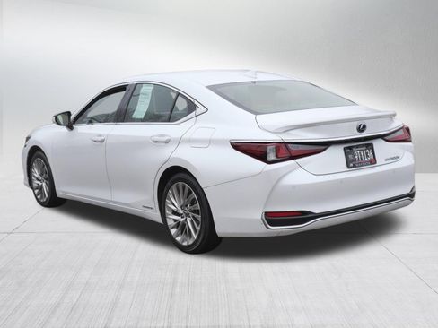 Used 2019 Lexus ES 300h w/ Accessory Package 2 image 5