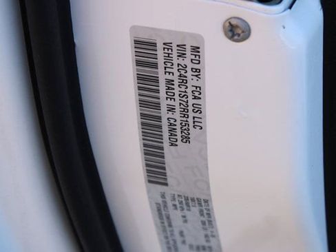 Used 2024 Chrysler Pacifica Limited image 30