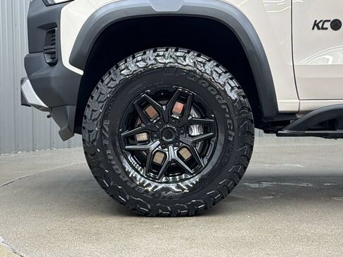 Used 2026 Chevrolet Colorado Trail Boss AWD/4WD image 9