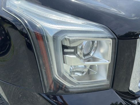 Used 2019 GMC Yukon XL Denali w/ Denali Ultimate Package AWD/4WD image 28
