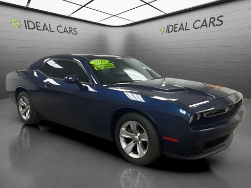 Used 2015 Dodge Challenger SXT RWD image 3