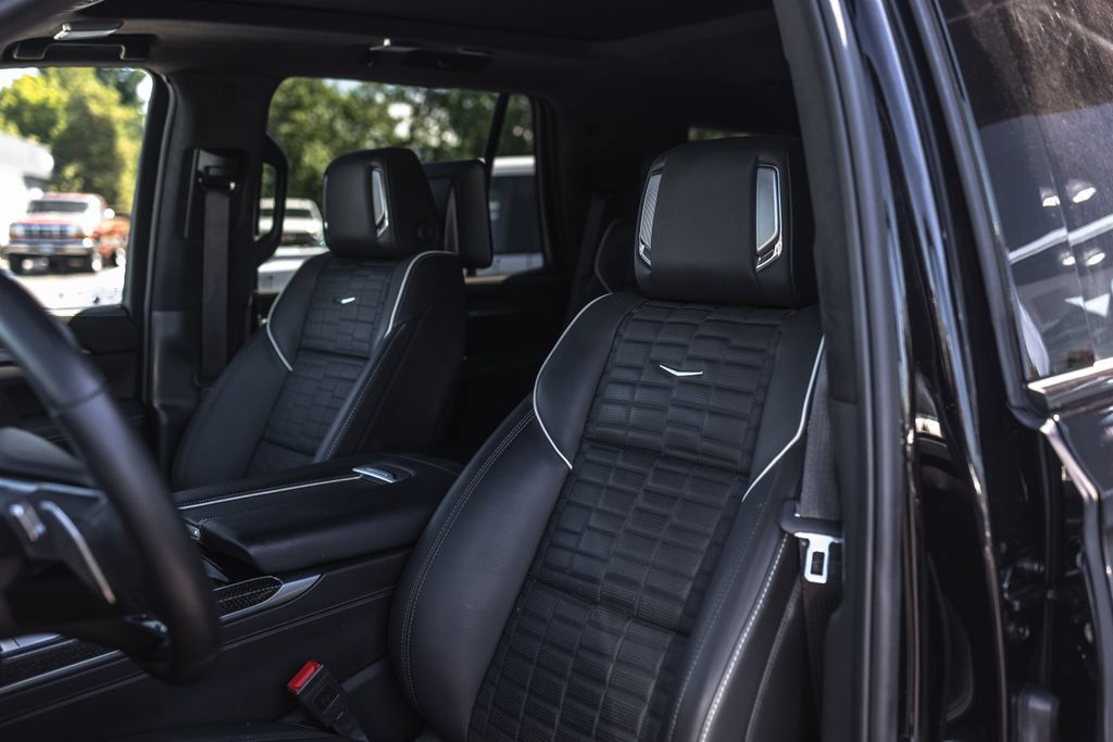 Used 2025 Cadillac Escalade V AWD/4WD image 15