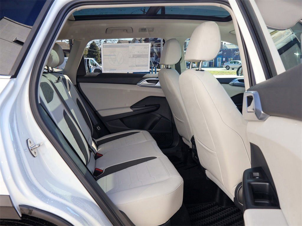 New 2026 Volkswagen Taos SE AWD/4WD image 28