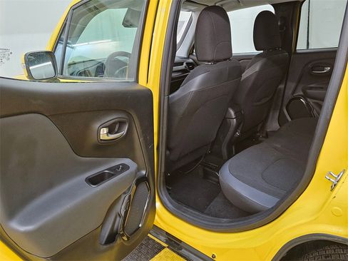 Used 2018 Jeep Renegade Altitude image 15