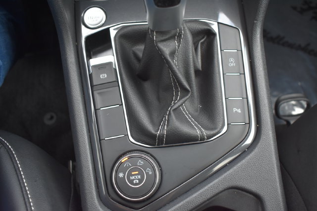 Used 2024 Volkswagen Tiguan SE R-Line AWD/4WD image 31