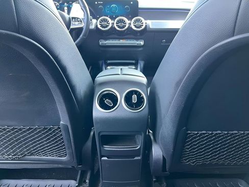 Used 2022 Mercedes-Benz GLB 250 4MATIC image 17