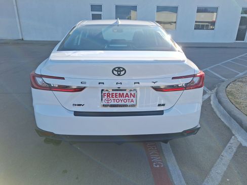 Used 2025 Toyota Camry SE image 5