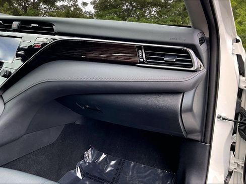 Used 2020 Toyota Camry LE image 28