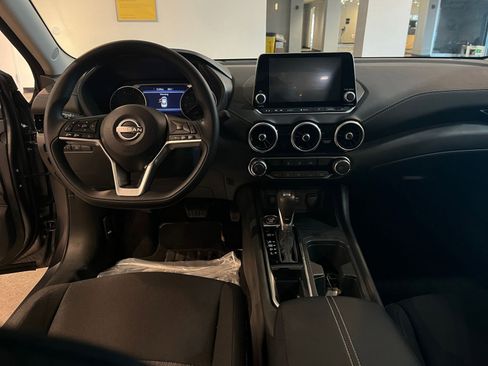 Used 2025 Nissan Sentra SV image 33