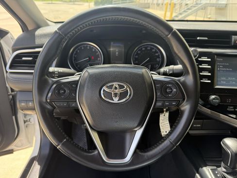 Used 2018 Toyota Camry SE FWD image 14