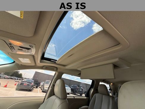 Used 2011 Toyota Sienna XLE w/ Premium Pkg FWD image 13