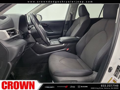 Used 2022 Toyota Highlander LE AWD/4WD image 22
